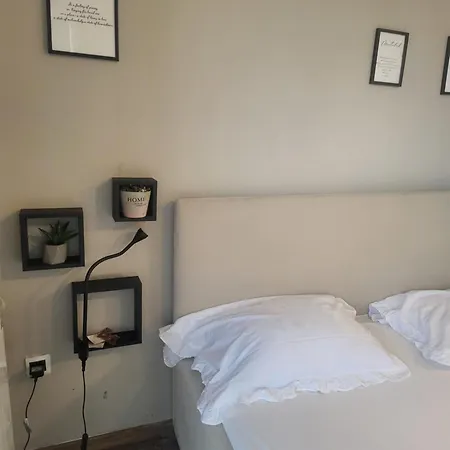 דירה Sleep And Drive Cosy